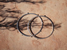 Load image into Gallery viewer, Eight Glob Bangle