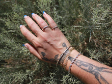 Load image into Gallery viewer, Eight Glob Bangle